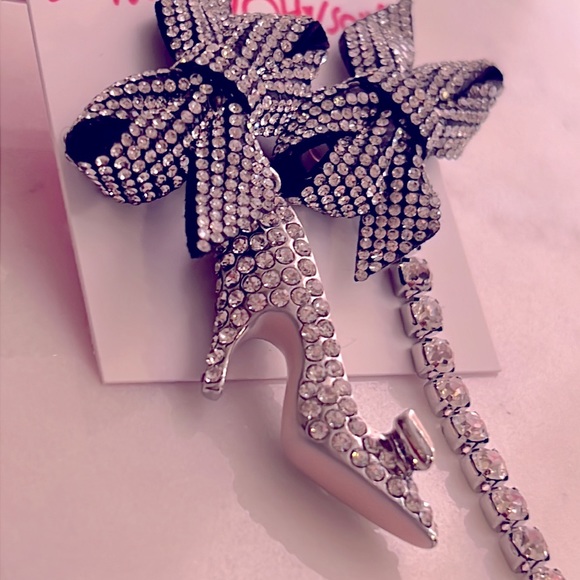 New Betsey Johnson BETSEYS HOLIDAY MISMATCH PUMP EARRINGS - Picture 6 of 9